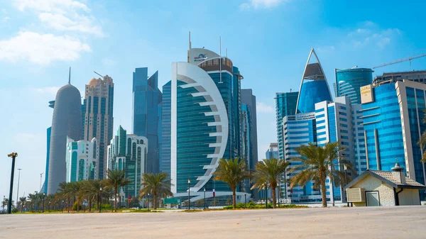 Hermosa Ciudad Doha Con Muchas Torres Emblemáticas Vista Desde Zona — Foto de Stock