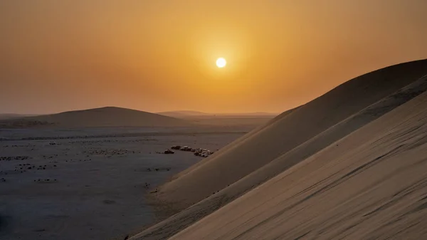 Een Prachtige Avond Zonsondergang Bij Het Zingen Zand Duin Qatar — Stockfoto