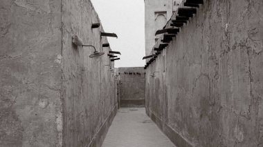 Wakrah, Katar - 21 Ocak 2022: Wakrah souq 'daki eski binalar (Geleneksel Pazar)).