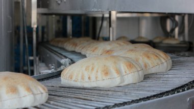 Makinede Arapça ekmek khabuz yapmak