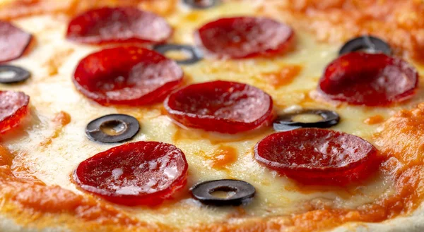 Close Shot Pepperoni Pizza Black Olives Basil Leaves — Stock Photo, Image