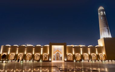 Doha, Katar - Mart 03.2022: Katar 'daki en güzel camilerden biri. Katar Büyük Camii