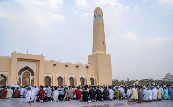Ντόχα Κατάρ Μάιος 2022 Άνθρωποι Που Παρακολουθούν Την Προσευχή Eid — Φωτογραφία Αρχείου