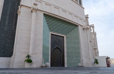 Katara, Katar - 15 Mayıs 2022: Katara Kültür Köyü 'ndeki Amfitiyatronun dış cephesi.