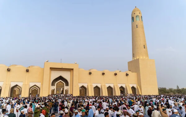 Доха Катар Мая 2022 Года Люди Посещающие Праздничную Молитву Мечети — стоковое фото