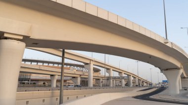 Doha, Katar - 15 Mayıs 2022: Sabah al koridoru Ganj timsahı yakınında..