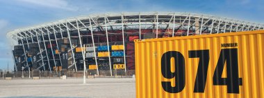 Doha, Qatar- Eylül 09.2022: stadyum 974, Katar 'ın başkenti Abu Aboud' da bulunan futbol stadyumu. 30 Kasım 2021 'de açıldı, 974 geri dönüşümlü konteynırdan yapılan geçici bir mekan.