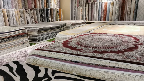 Viele Perserteppiche Einem Teppichladen Dubai Stockbild