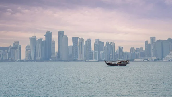 Horizonte Doha Con Muchas Torres Durante Día Verano — Foto de Stock