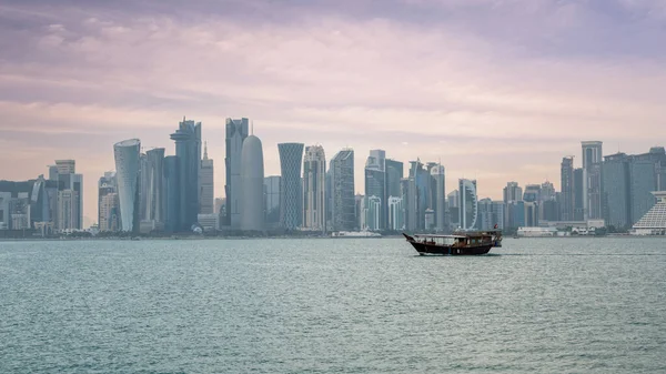 Horizonte Doha Con Muchas Torres Durante Día Verano — Foto de Stock