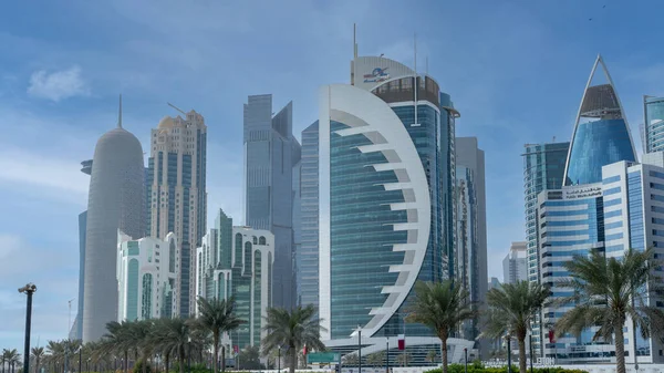 Horizonte Doha Com Muitas Torres Durante Dia Verão — Fotografia de Stock