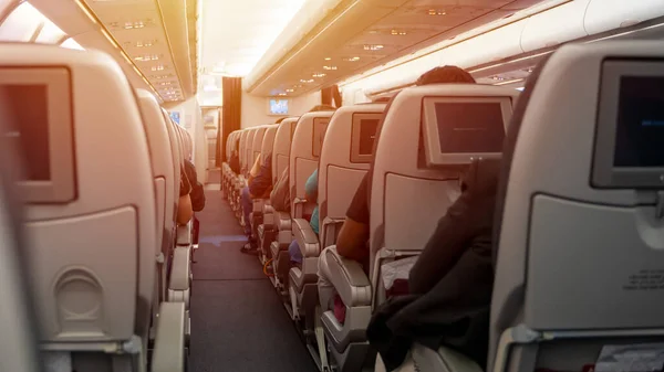 Interior Avión Con Pasajeros Sentados Asientos Enfoque Selectivo — Foto de Stock