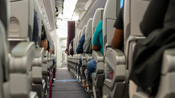Interior Avión Con Pasajeros Sentados Asientos Enfoque Selectivo — Foto de Stock