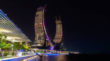 Lusail, Katar - 10 Ekim 2022: Yeni yerleşim kulesi ile gelişmekte olan şehir Lusail.