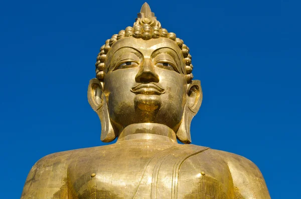 Estatua de buda dorada — Foto de Stock