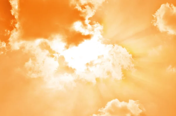 Cielo arancione con sole caldo — Foto Stock