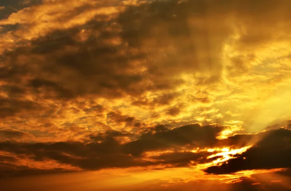 Salida del sol con nubes —  Fotos de Stock