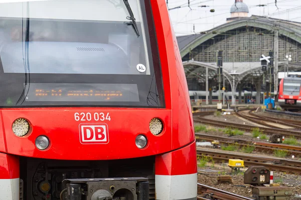 Cologne, Germany - July, 2021: S-Bahn regional suburban train S Bahn at Cologne K ln Hohenzollernbr cke — Φωτογραφία Αρχείου