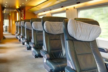 Almanya 'da birinci sınıf tren. Rahat bir trenle seyahat et. İçeriden görüntüle