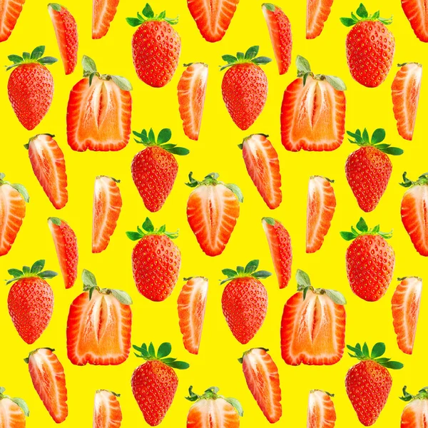 Patrón sin costura fresa. Fresas maduras aisladas en amarillo. fondo de diseño del paquete. — Foto de Stock