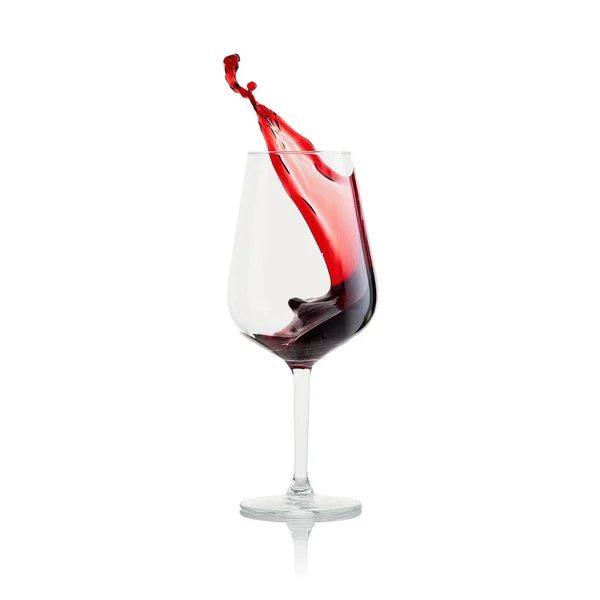 Červené víno se šplouchnutím ve skle izolované na bílém pozadí — Stock fotografie