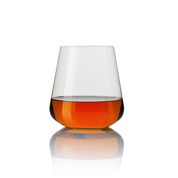 Egy pohár whisky - jég és reflexió nélkül, stúdiófelvétel — Stock Fotó