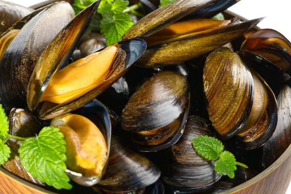 Piatto di crostacei. Piatti di pesce. Cozze in salsa. — Foto Stock