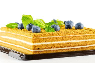 Böğürtlenli bal keki. Yabanmersinli ve nane aromalı ballı kek..