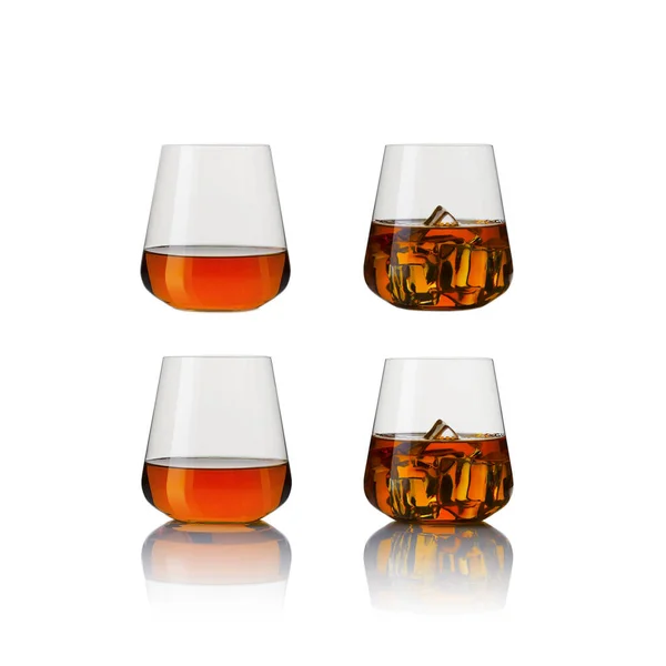 Pár sklenic whisky. Koláž sklenice whisky na bílém pozadí. — Stock fotografie