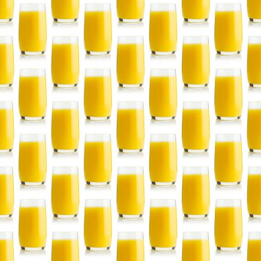 Taze portakal suyu, mango ya da ananas. Beyaz arka planda pürüzsüz desenler var..