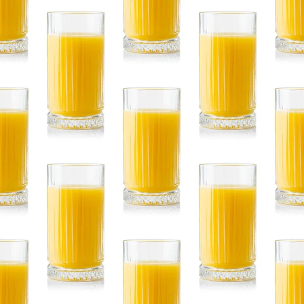 Свіжий апельсиновий сік, манго або ананас в склянці повторюють безшовний візерунок на білому тлі . — стокове фото