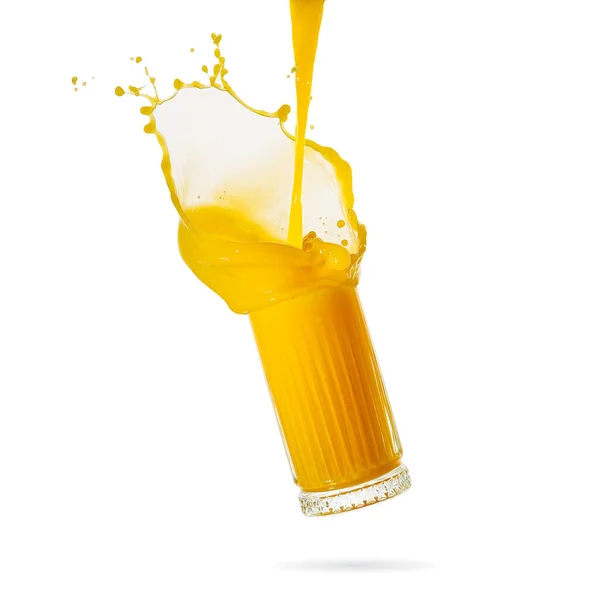 Orangensaft spritzt isoliert auf weiß. Glas spritzenden Orangensaft. Nahaufnahme. Archivbild — Stockfoto