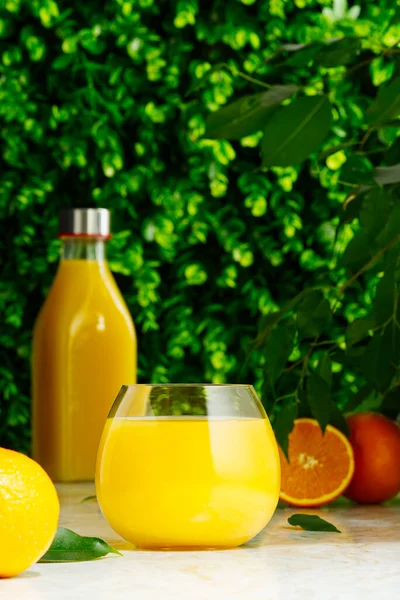 Стакан Апельсинового Сока Бутылки Апельсинового Сока Стекло Бутылка Органического Тропического — стоковое фото
