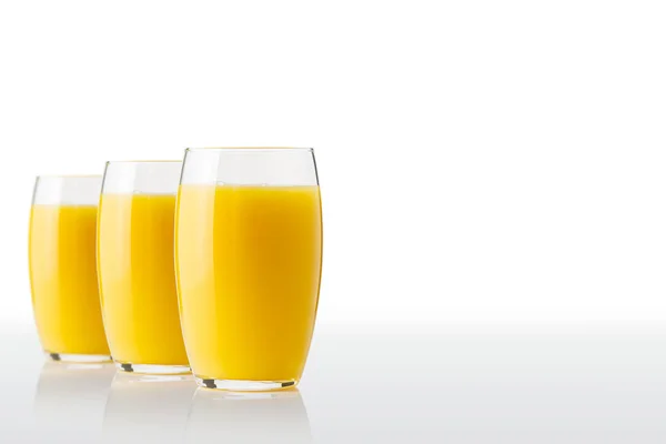 Bio Orangensaftglas Isoliert Auf Weiß Glas Frischer Orangensaft Auf Weißem — Stockfoto