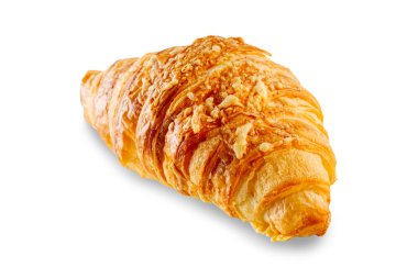 Beyaz arka planda izole edilmiş peynirli taze kruvasan. Peynirli çörek yakın plan..