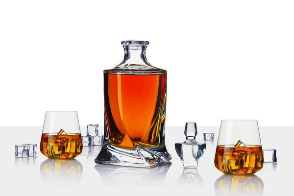 Karafa Koňakem Whisky Karafa Bílém Pozadí Silný Alkoholický Nápoj Karafě — Stock fotografie