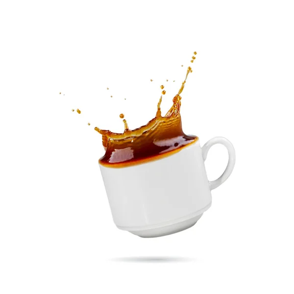 Fallende Kaffeetasse Isoliert Auf Weiß Eine Tasse Kaffee Spritzt Während — Stockfoto