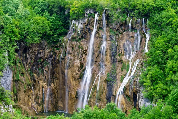 Plitvice Lagos Cachoeiras Cachoeira Lago Montanha Parque Verde Croácia Lindas — Fotografia de Stock