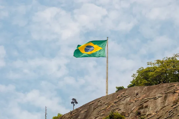 Brazil Zászló Szabadban Gyönyörű Kék Égbolttal Rio Janeiro Ban — Stock Fotó