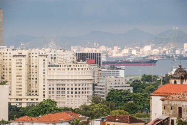 Rio de Janeiro 'nun merkezindeki binalar Santa Teresa' nın tepesinden görüldü..