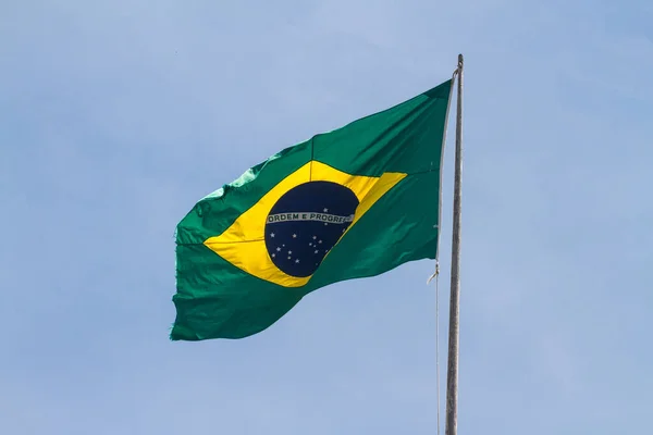 Brasilien Flagge Freien Mit Wunderschönem Blauen Himmel Hintergrund — Stockfoto