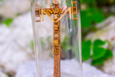 Brezilya, Rio de Janeiro 'da bir bahçede, bir şişenin içinde dolaşmak - 23 Haziran 2018: dini bir gezi, bir şişenin içinde..