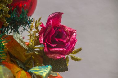 Rio de Janeiro, Brezilya 'da dekorasyon için kullanılan plastik çiçekler.