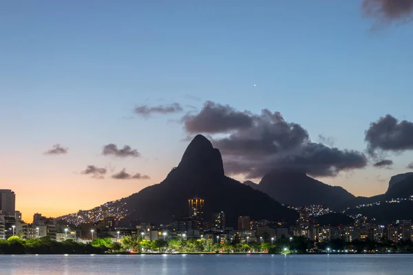 Rio Janeiro Daki Rodrigo Freitas Gölü Nde Gün Batımı — Stok fotoğraf