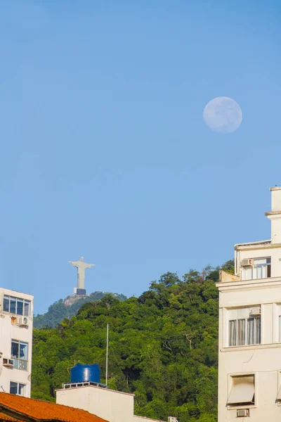 Христос Воскресший Луна Видимая Копакабаны Рио Жанейро Бразилия Января 2022 — стоковое фото