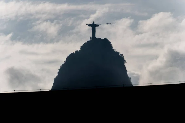 Sylwetka Chrystusa Odkupiciela Chmurami Rio Janeiro Brazylia Stycznia 2022 Sylwetka — Zdjęcie stockowe