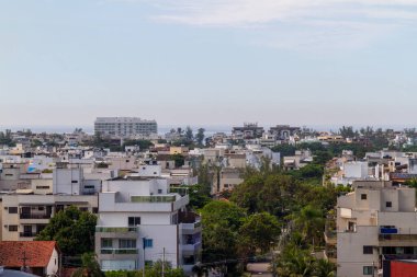 Rio de Janeiro, Brezilya 'daki Recreio dos Bandeirantes - 05 Şubat 2022: Rio de Janeiro' daki Recreio dos Bandeirantes mahallesindeki evler.