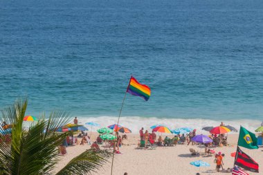 Rio de Janeiro, Brezilya 'daki ipanema plajı - 10 Şubat 2022: Rio de Janeiro' da bulutlu bir günde Kurtarıcı İsa.