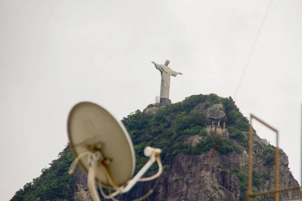 2022年2月10日ブラジル リオデジャネイロ リオデジャネイロの曇りの日に雲に包まれた救い主キリスト — ストック写真