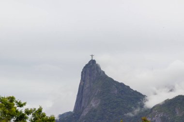 Kurtarıcı İsa Rio de Janeiro, Brezilya - 08 Aralık 2021: Kurtarıcı İsa Rio de Janeiro 'daki Urca mahallesinden görüldü.